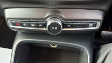 Volvo Xc40 2.0 B4P Momentum 5dr Auto [7 speed] Petrol Estate